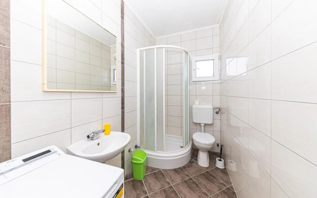 Beautiful Apartment in Trogir With Wifi and 2 Bedrooms