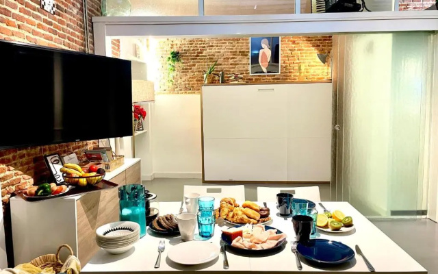 calle Amparo100 Red brick loft for 8 Madrid Lavapies
