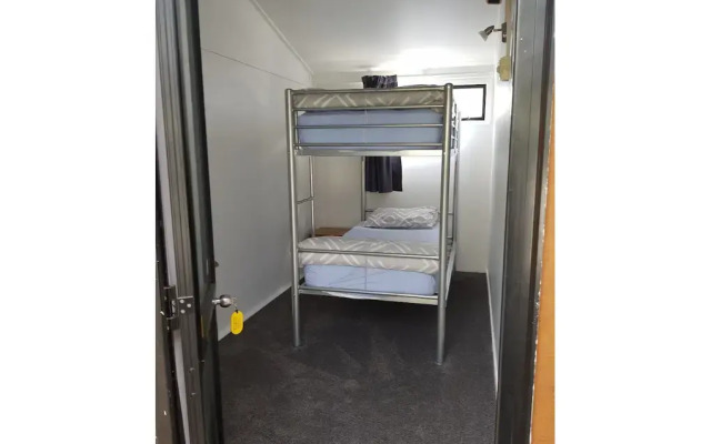 Tidewater Motel and Tourist Park - Hostel