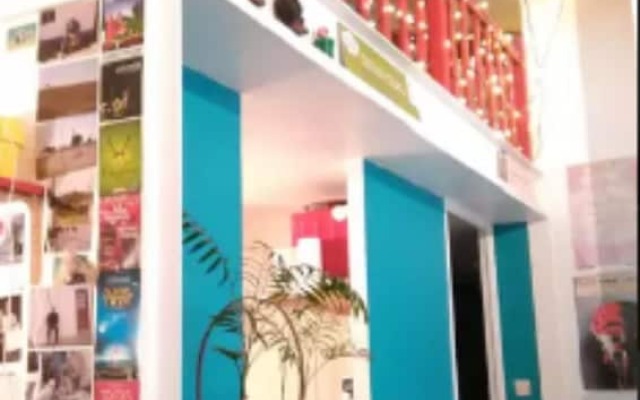 Отель Charmant Atelier D'artiste Париж вид на фасад