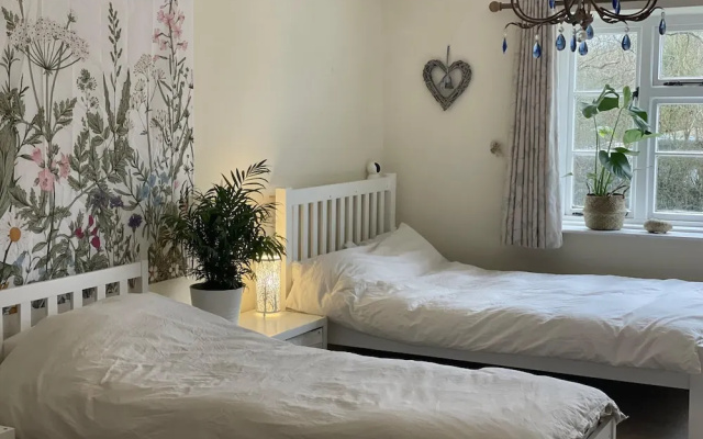 Lovely 5-bed House Near Ilminster and for Families