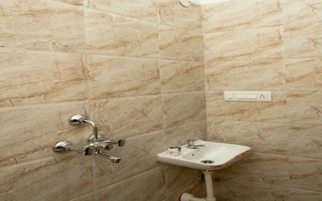 OYO Home 14110 Modern Stay