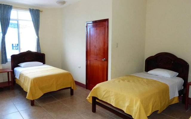 Gloria - Galápagos Inn