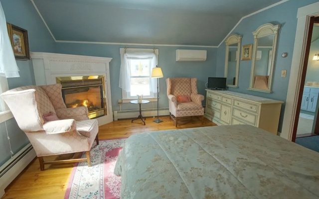 The Tuckernuck Inn