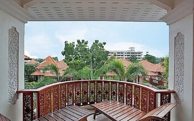 Baan Kanittha - 5 Bedrooms Pool Villa