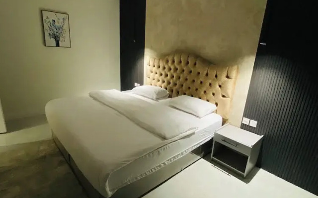 Leena Hotel