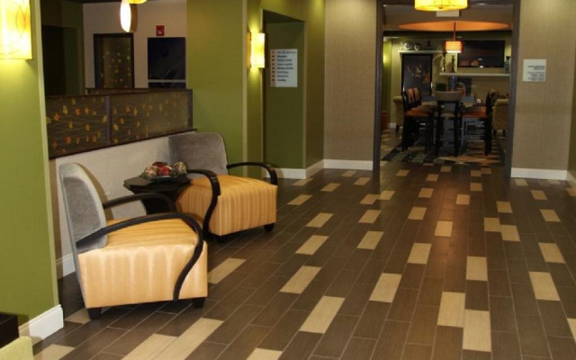 Holiday Inn Express & Suites Huntsville Airport by IHG