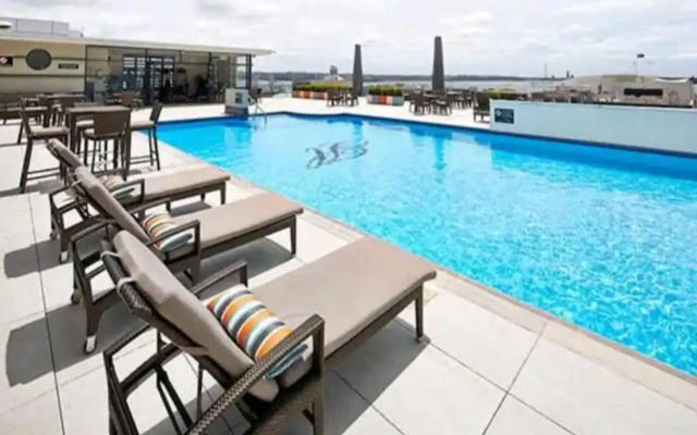 Stylish Studio With Pool And Gym