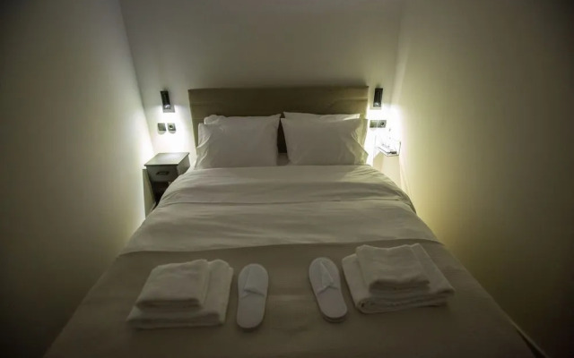 Raise Acropolis View Suites