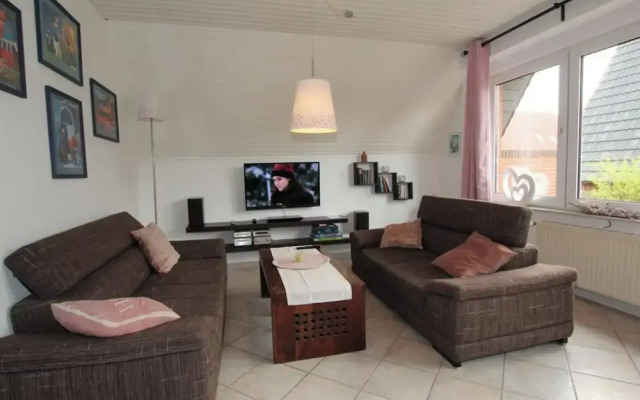 Ferienhaus Toms Hutte mit Terrasse in Dornum