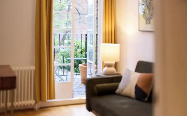Hampstead Parkside Apartment
