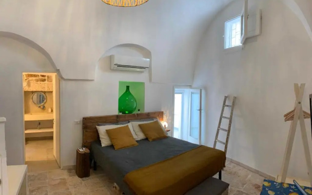 Biancostuni 81