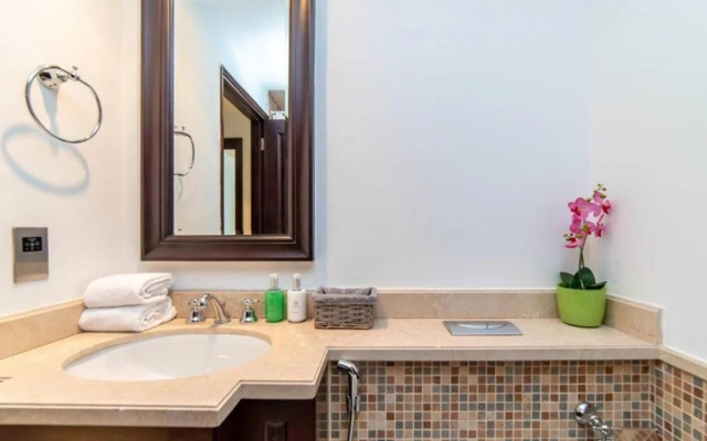 Elegant Escape of Downtown