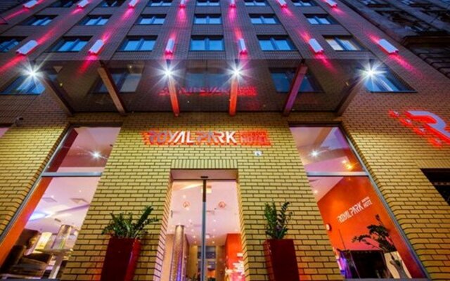 Royal Park Boutique Hotel вид на фасад