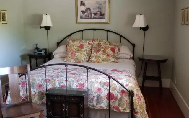 Hidden Oak Inn