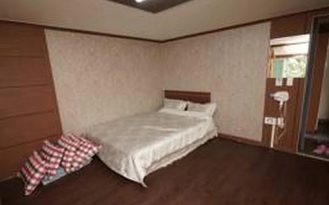 Paldogangsan Guesthouse