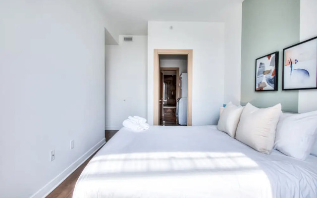 The taliane Superbe Condo 2BDR Montreal