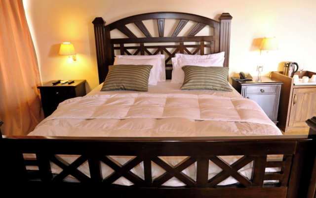 Village Courtyard Hotel