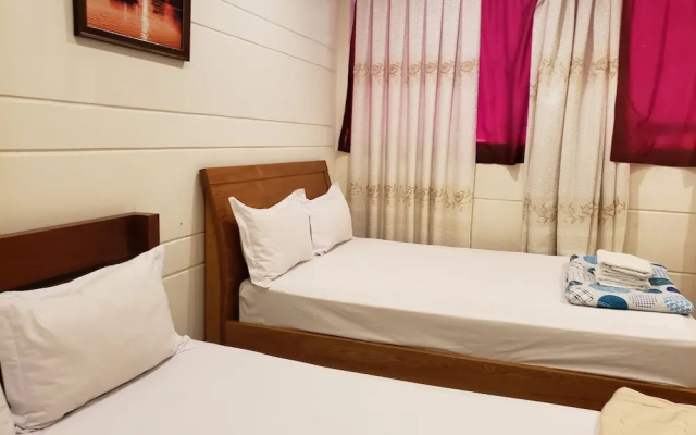 Hoa My Hotel by OYO Rooms