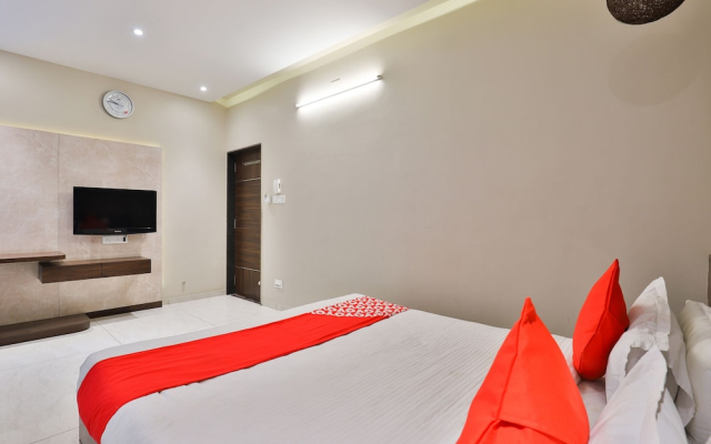 OYO 24028 Hotel Om Palace & Party Plot