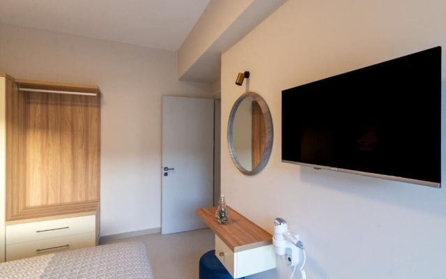Vakakis Family Luxury Studios 2