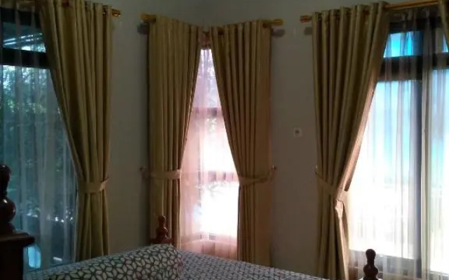 WIEN HOMESTAY 2 CIREBON - F9 Family Homestay