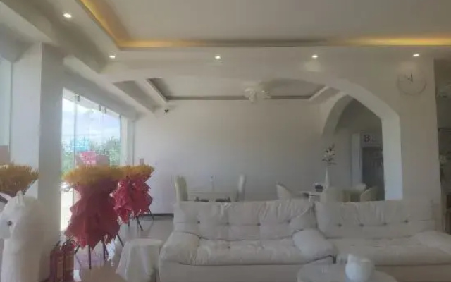 Fuxian Lake Mountain Fengyuyue Homestay