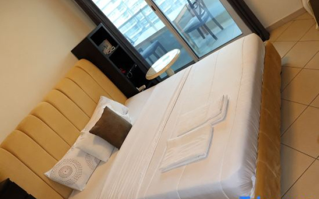 Luxury apartment with amazing marina view