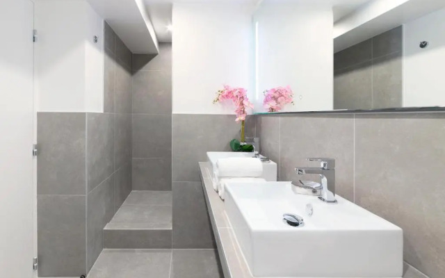 Livinparis - Luxury 4 Bedrooms Le Louvre I