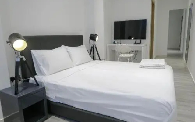 Comfy Studio 5 by ReCharge