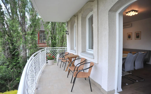 Hillside Premium Apartments