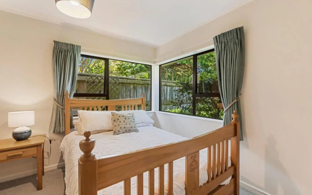 Island View Beach House - Paraparaumu Beach Holiday Home