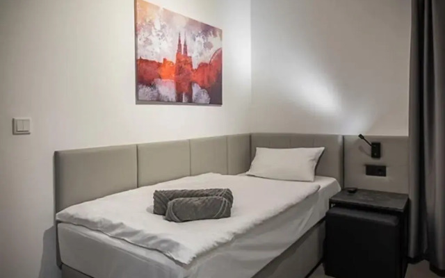 Home & Work Apartments