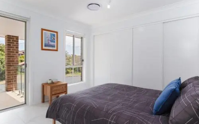 5 Bent Street - huge house with Foxtel & Aircon