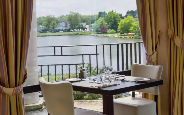 Brit Hotel du Lac