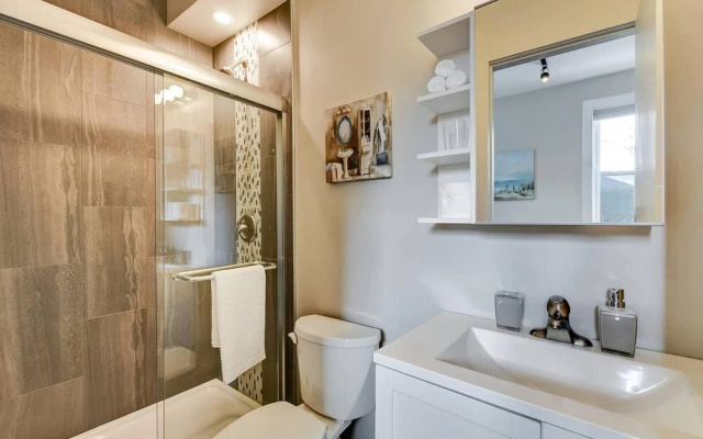 Newly Renovated - Spacious 1BR - Near Downtown