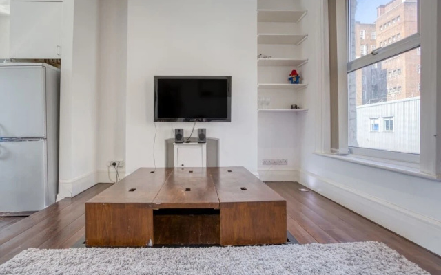 Spacious 2bed for 4p, 2mins to Paddington Station