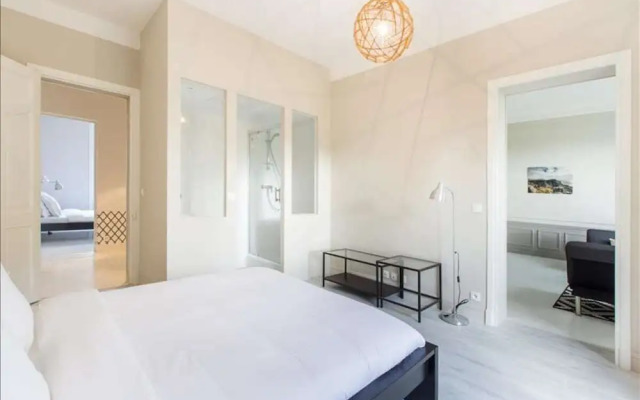 Gorgeous 3 Bedroom Apartment at Eiffel Tower