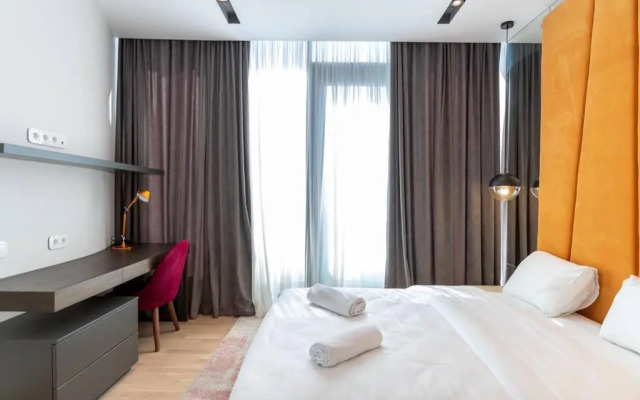 Luxury Hotel Apartment With Stunnig Views For 4