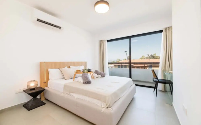 Finikoudes Marina View 102