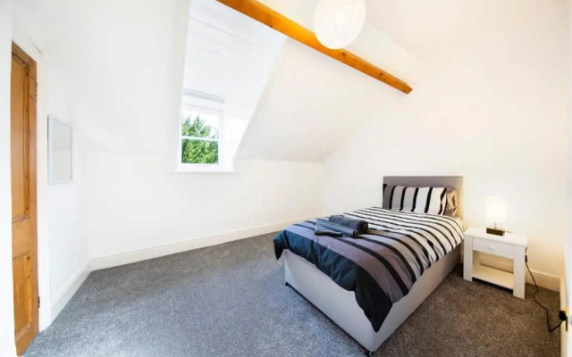 Clifton Spacious 3 Bed Apt & Parking - Simplycheckin