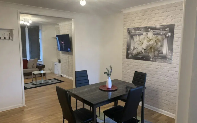 House - Sleeps7 - Garden - Parking - Station Close