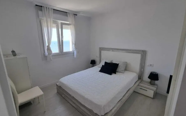 Seaside Apartment Sleeps 6 With Balcony