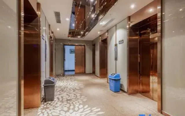 Waitan Scenic Residence Apartment