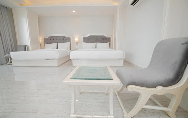 Pearl Courtyard
