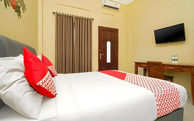 Hotel O Surabaya near Pelangi Park formerly D'best Kutisari