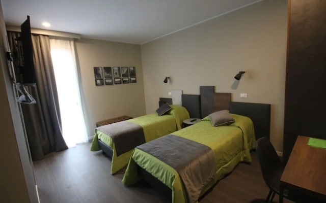 Pove 2.4 Hotel