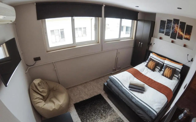 Studio 5 Corners