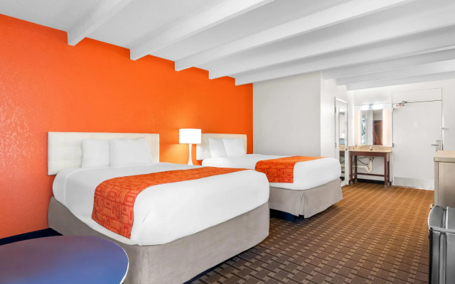 Howard Johnson by Wyndham Vero Beach / Downtown