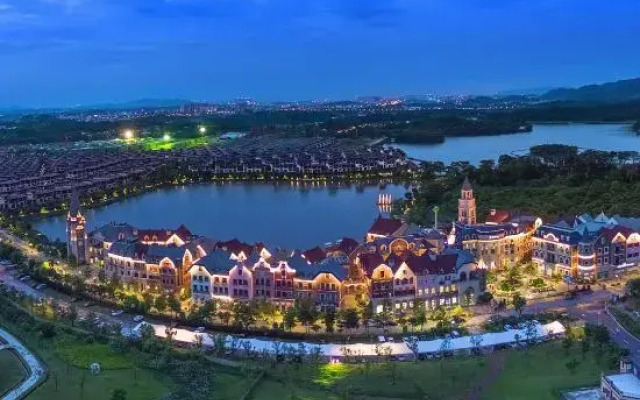 Midea Egret Lake Car Theme Hotel